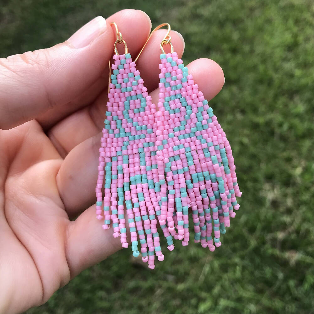 Beaded fringe earrings - Retro swirls