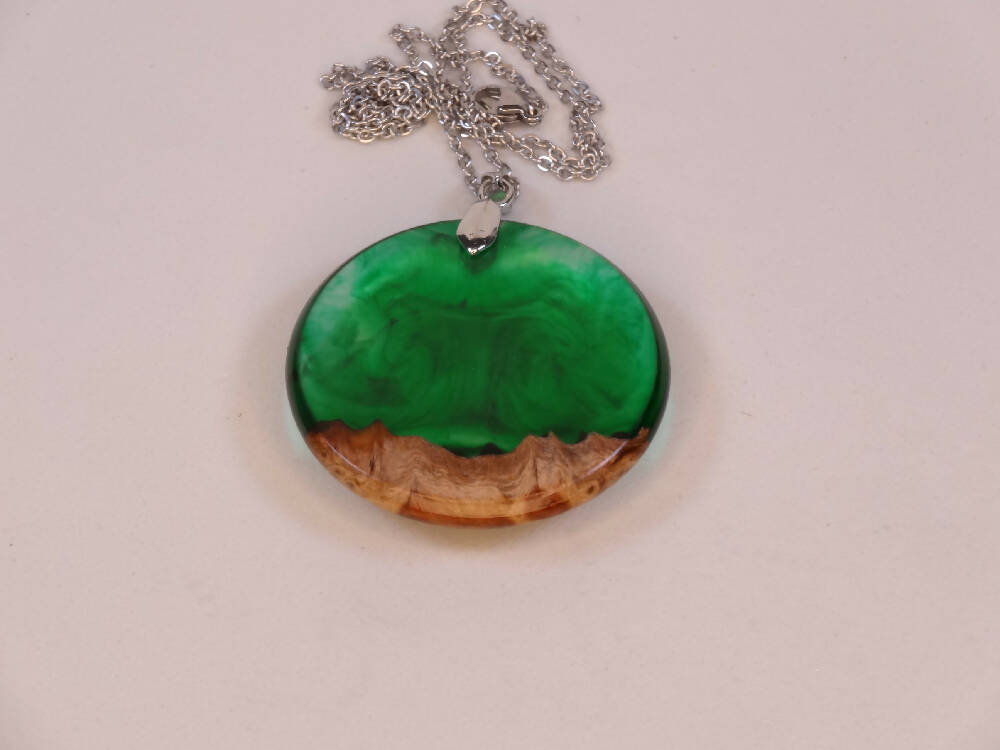 Wood-Resin Green/Dk Green/Clear Curved Front Pendant