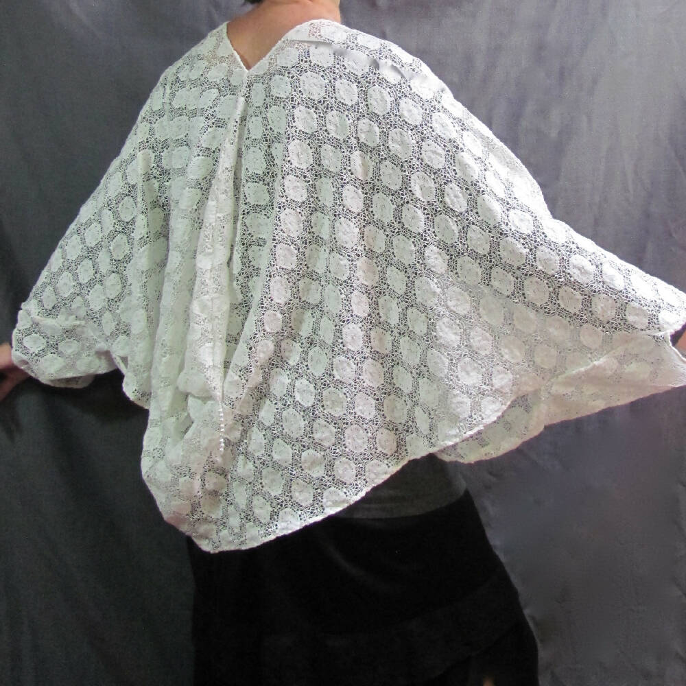 Winter White / Cream Lace 1930s Style Evening Jacket / Kimono Wrap