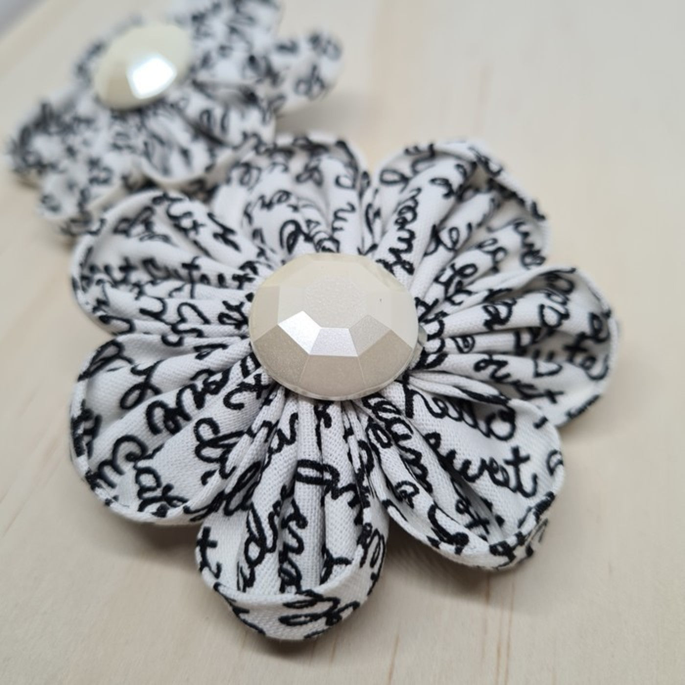 Flower Bloom - Affectionate Words - black & white - Fabric Clip