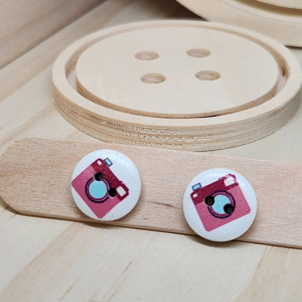 Button STUD Earrings - Retro Camera - Round - 6 varieties