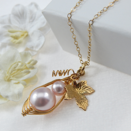 Mother And Daughter Personalized Gold Necklace, Choose the Colour Pearl.