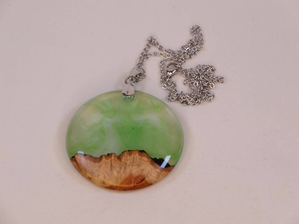 Wood-Resin Curved Green/Clear Front Pendant