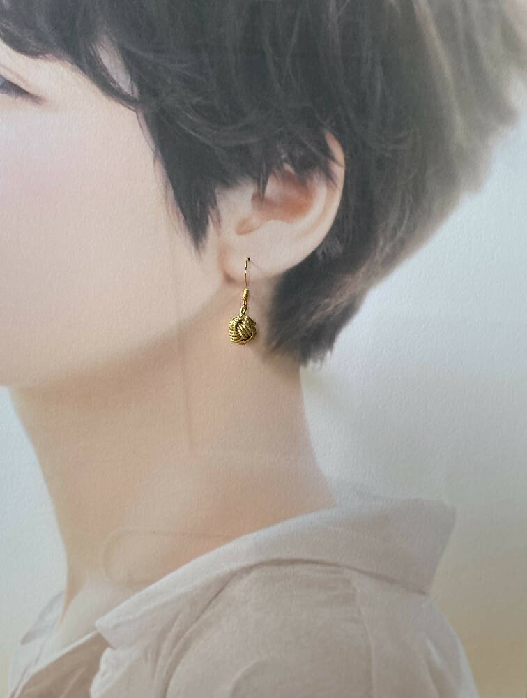 Mizuhiki round earrings