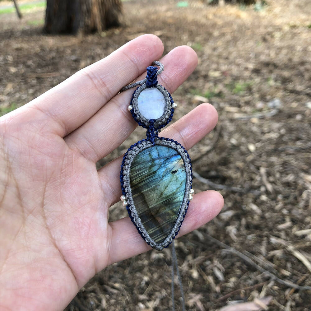 M048-Macrame labradorite & moonstone necklace, handcrafted jewelry with labradorite and moonstone