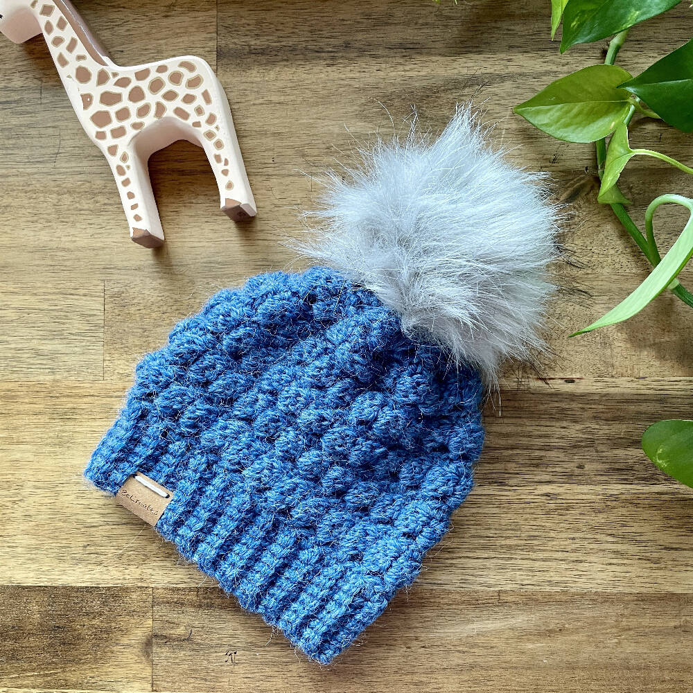 Handmade-baby-beanie-with-faux-fur-pom_Blue