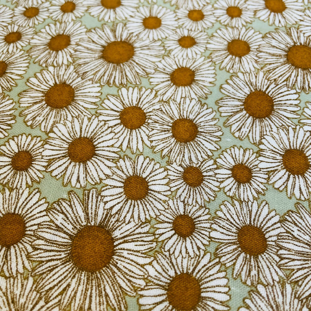 Australian_Handmade_Table_Lamp_Daisies_Fabric