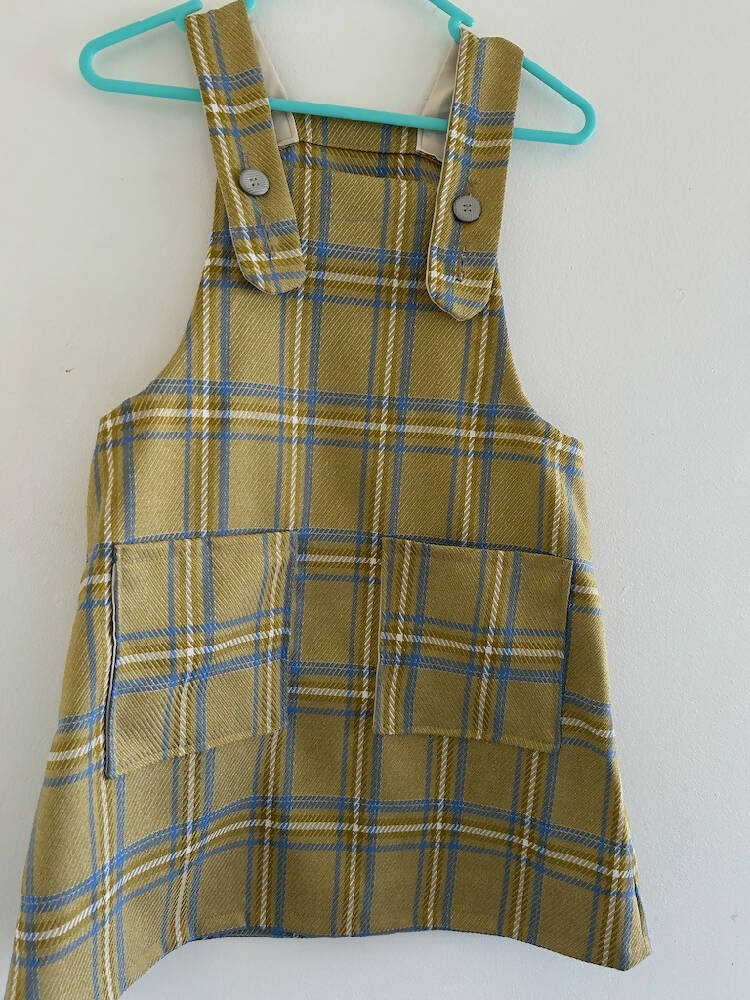 Simple and elegant overall dress size 6