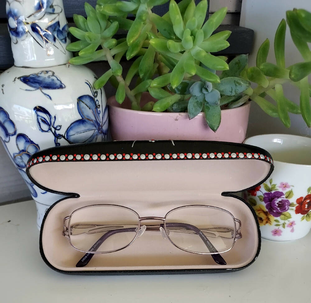 Dot Art Spectacle Case called " Stars and Stripes"