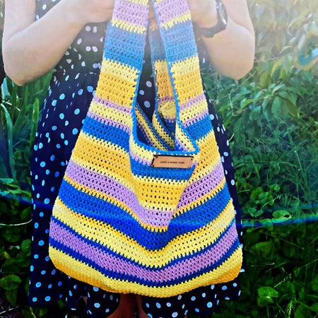 Crochet tote bag in spellbinding stripes