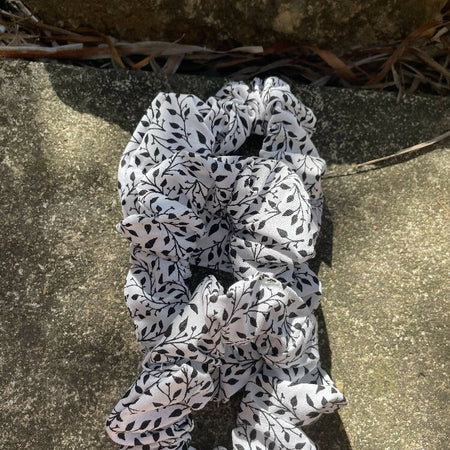 Black and White Scrunchie - Cotton. Leaf pattern