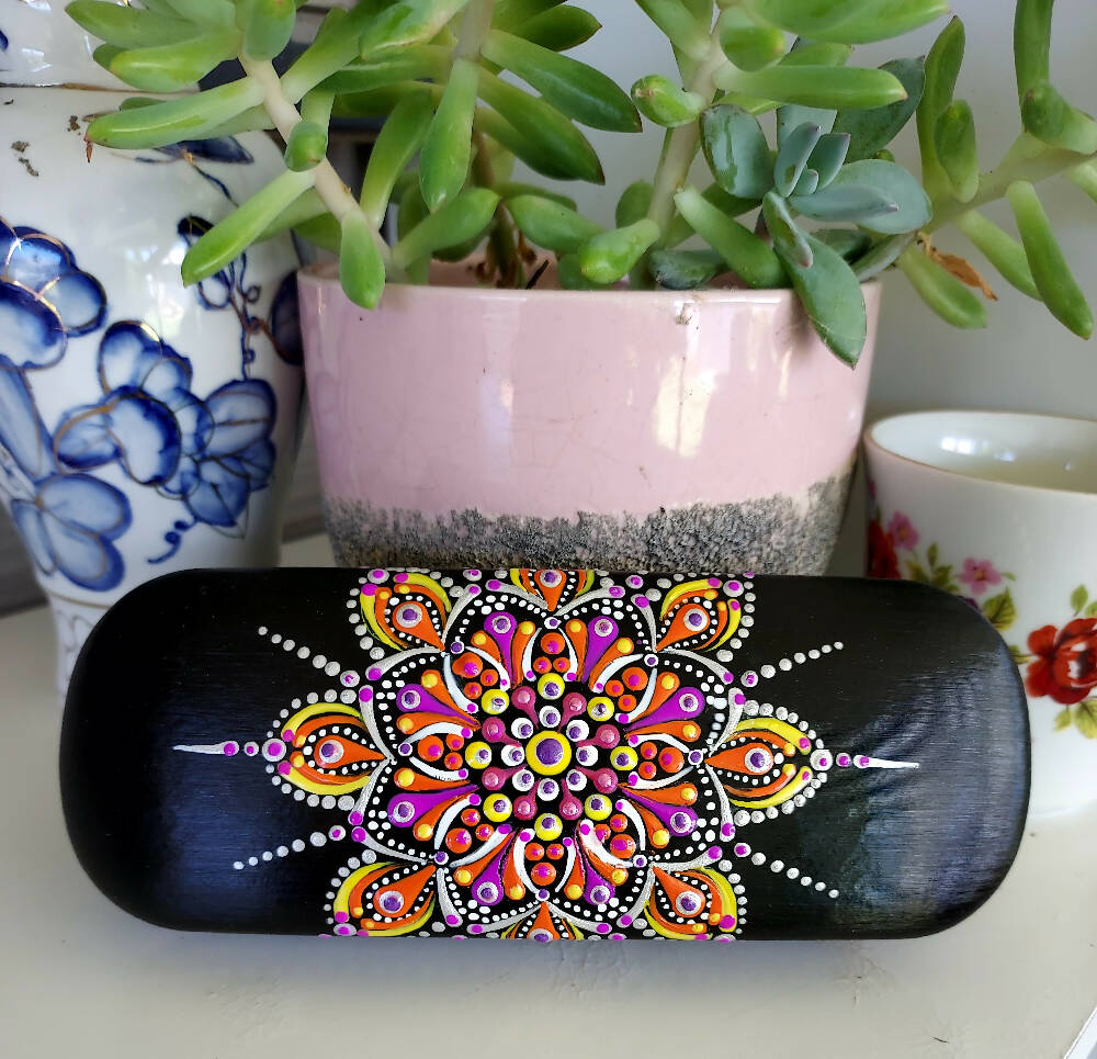 Original design Dot Art - Spectacle case called " Flower Power ".