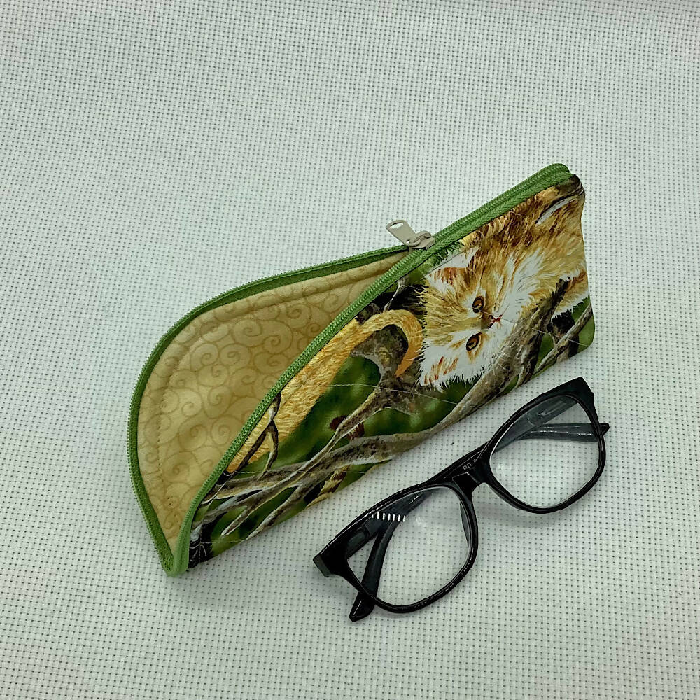 Cats and kittens curved top zip pouch for glasses, phones, handbag organiser, etc.
