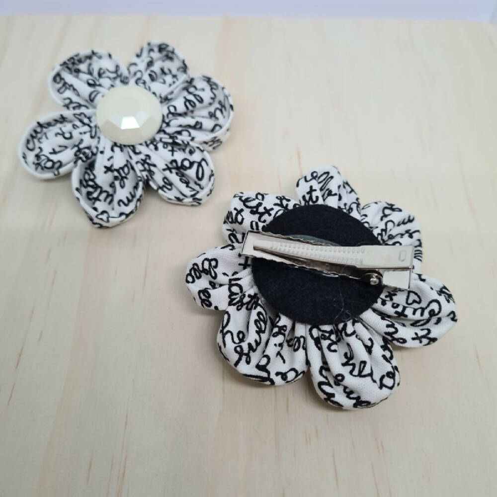 Flower Bloom - Affectionate Words - black & white - Fabric Clip