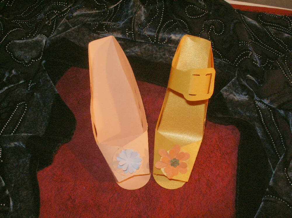 Cute buckle up shoes, gift box, digitals