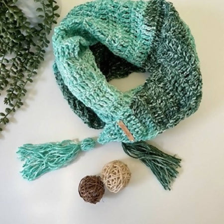 Ladies Crochet Foxy Scarf - 2m long - Green