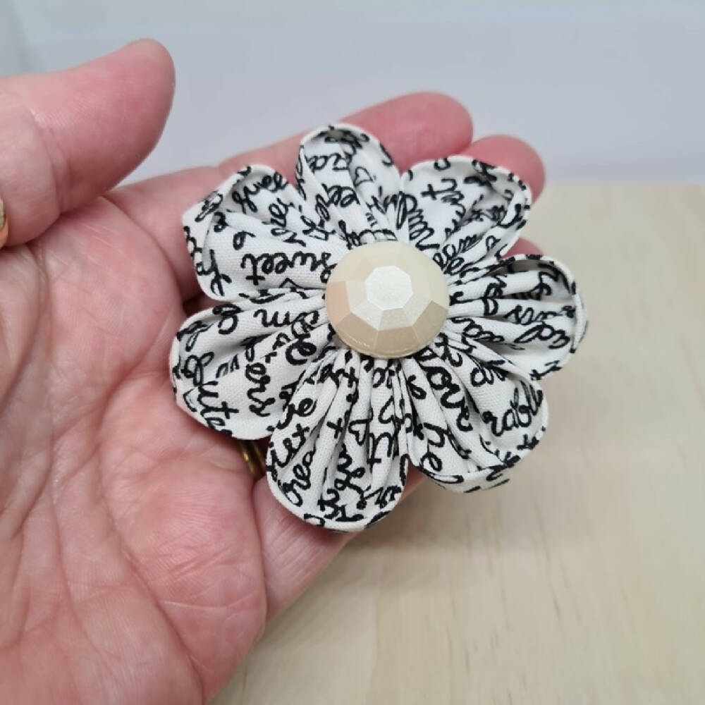 Flower Bloom - Affectionate Words - black & white - Fabric Clip