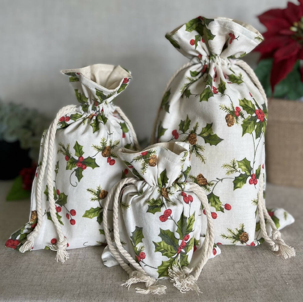 Christmas Reusable Fabric Gift Bag - Holly
