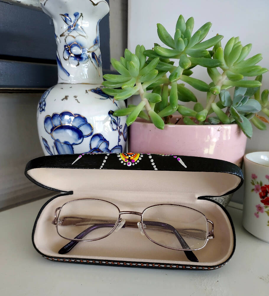 Original design Dot Art - Spectacle case called " Flower Power ".