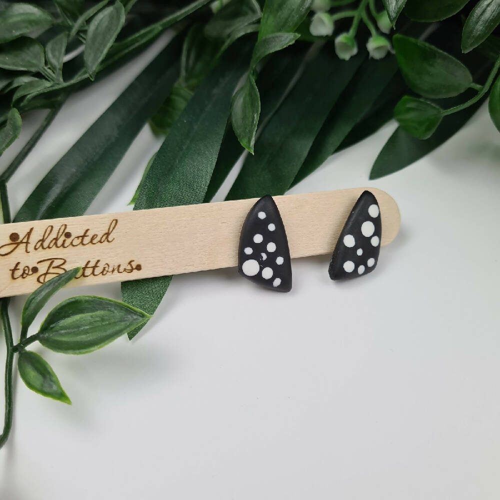 stud earrings Sally Sailboat Black White dots 2