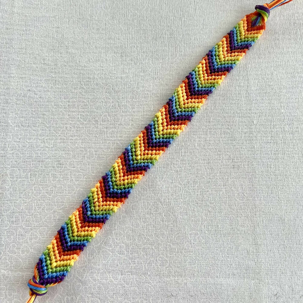 Rainbow Macrame Bracelet >>> Arrows
