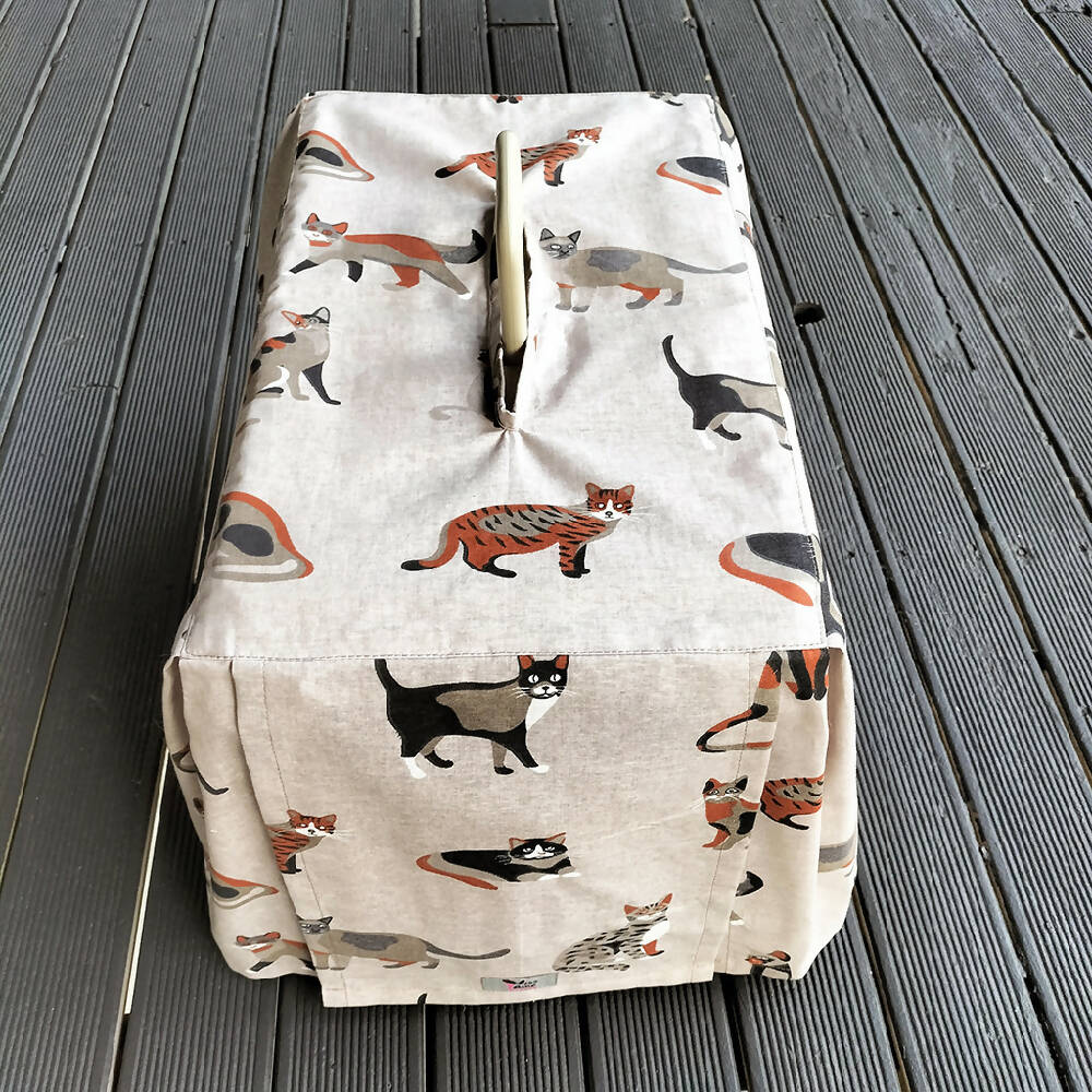 beige  and brown cats pet carrier closed flap 1024