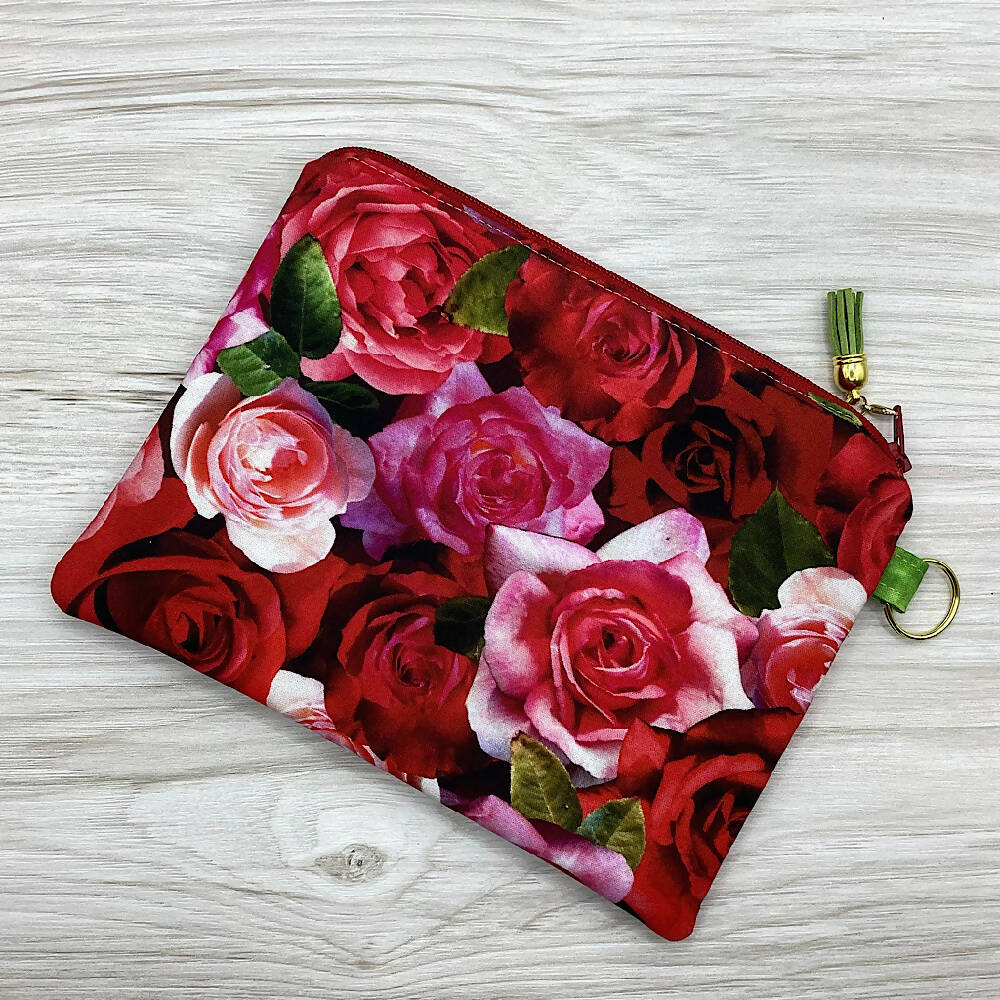 Red Roses Zip Pouch (21cm x 16cm) Fully lined, lightly padded