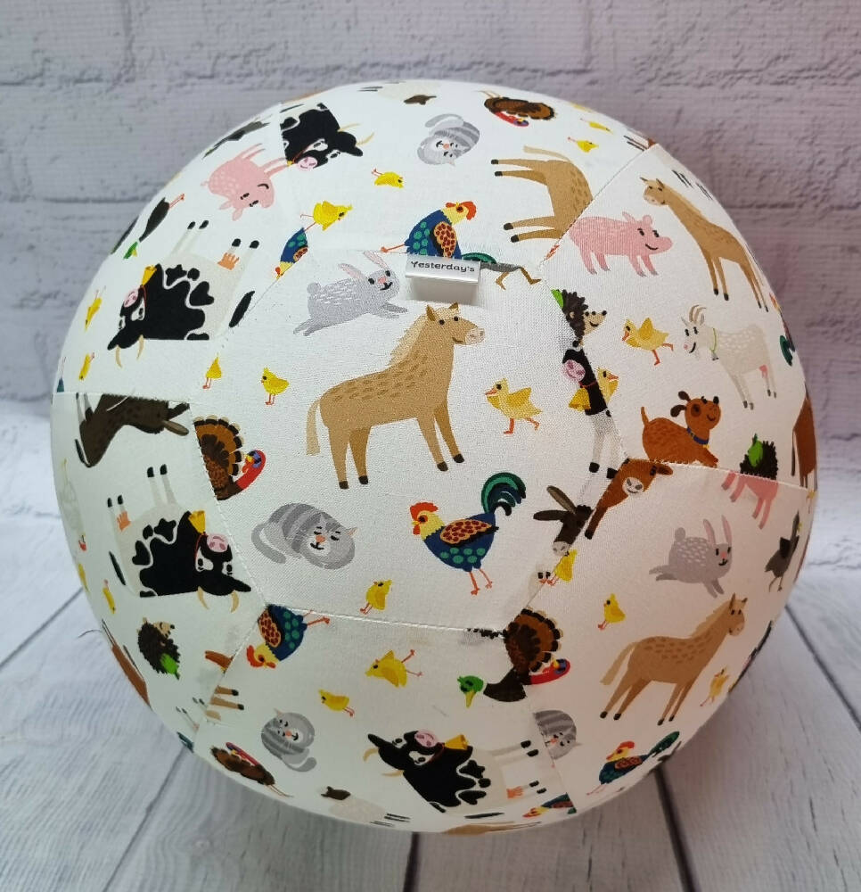 Balloon Ball: Farmyard fun: solid print style