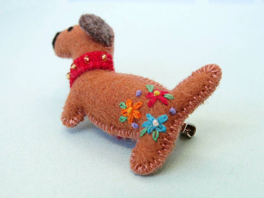Dachshund Brooch - Wool Felt - Embroidered Dog