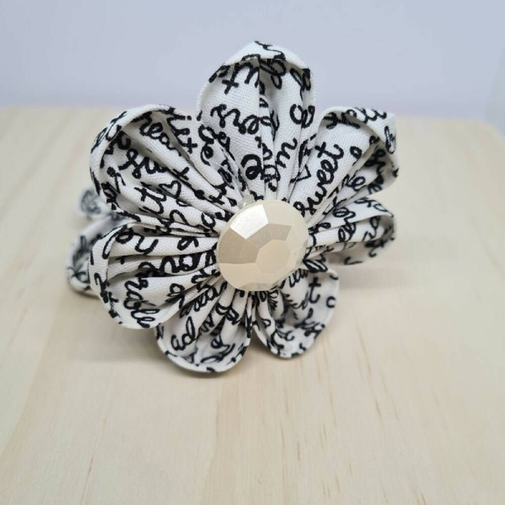 Flower Bloom - Affectionate Words - black & white - Fabric Clip