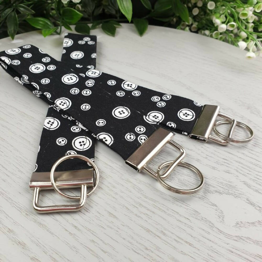 Keyfob Fabric Bag Tag Ring Wrist Black White buttons (1)