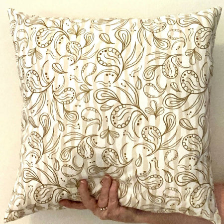 Cushion Cover - Elegant Gold Paisley Swirls