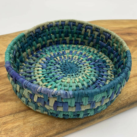Raffia basket in shades of blue