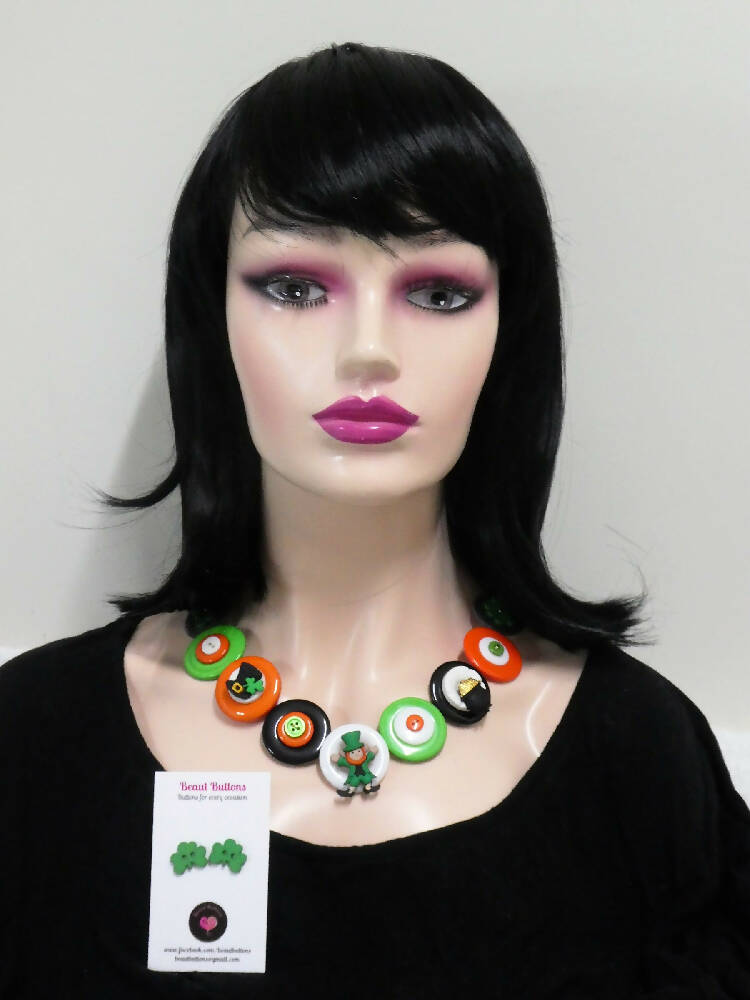 Button necklace and earrings - Irish Eyes