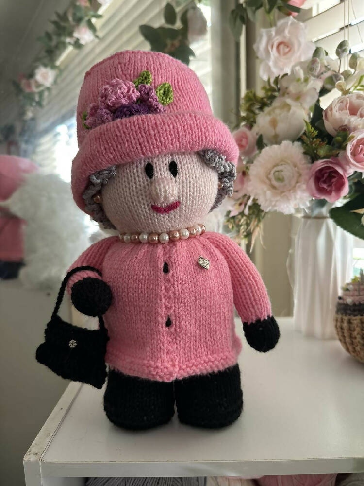 knitted Queen Elizabeth