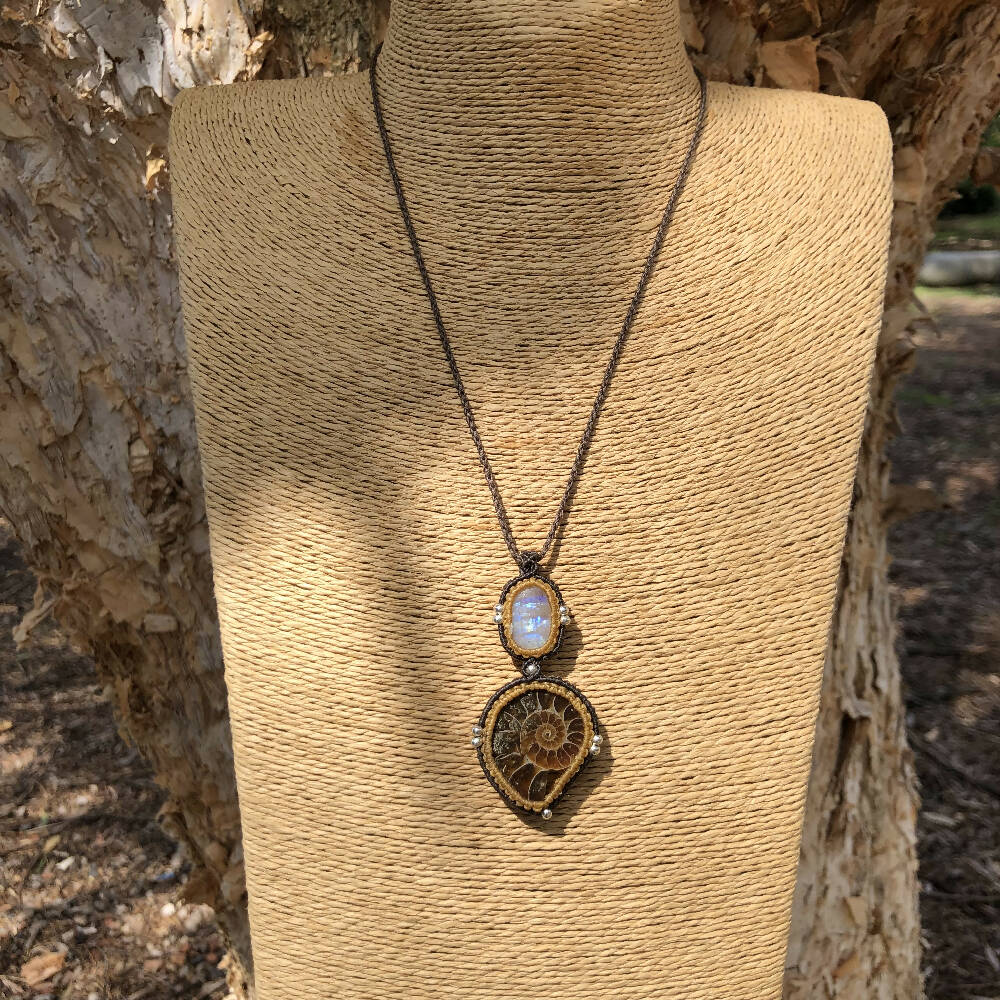 M044-Macrame labradorite & moonstone necklace, handcrafted jewelry with labradorite and moonstone