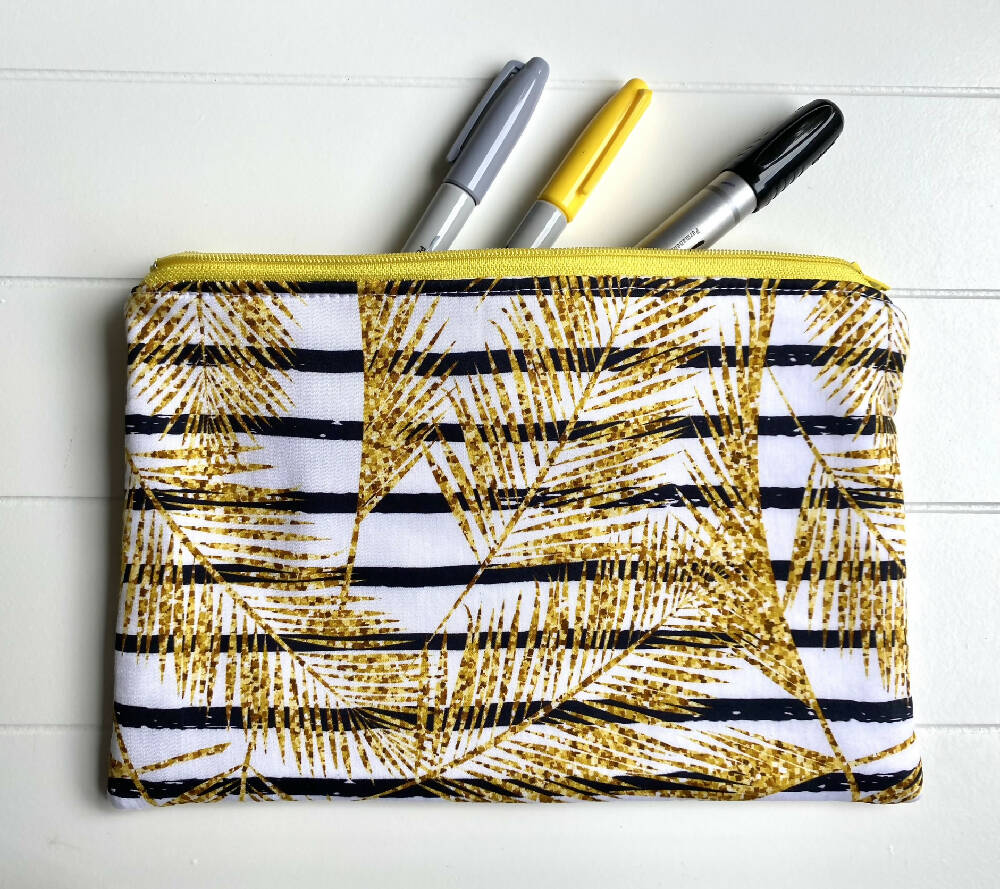 Gold leaves pencil case