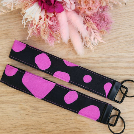 Kasey Rainbow black and pink pebbles key fob/Key ring