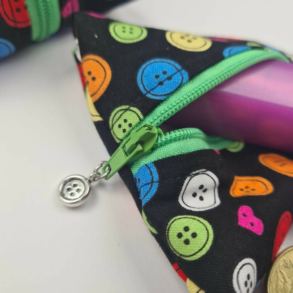 Keyfob Zippity Zip Bag Tag Fabric Hanging In Use Group (3)