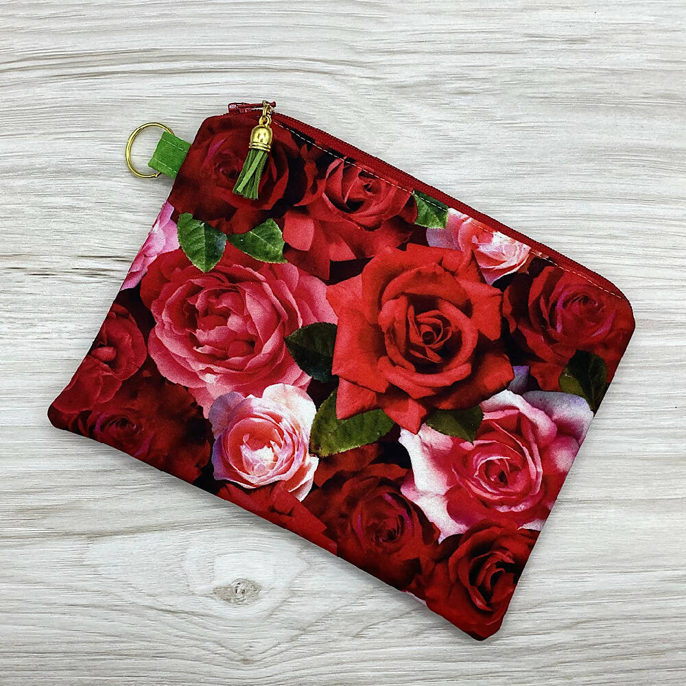 Red Roses Zip Pouch (21cm x 16cm) Fully lined, lightly padded