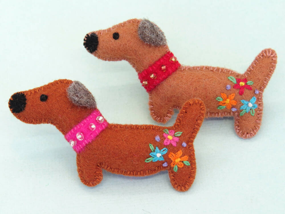 Dachshund Brooch - Wool Felt - Embroidered Dog