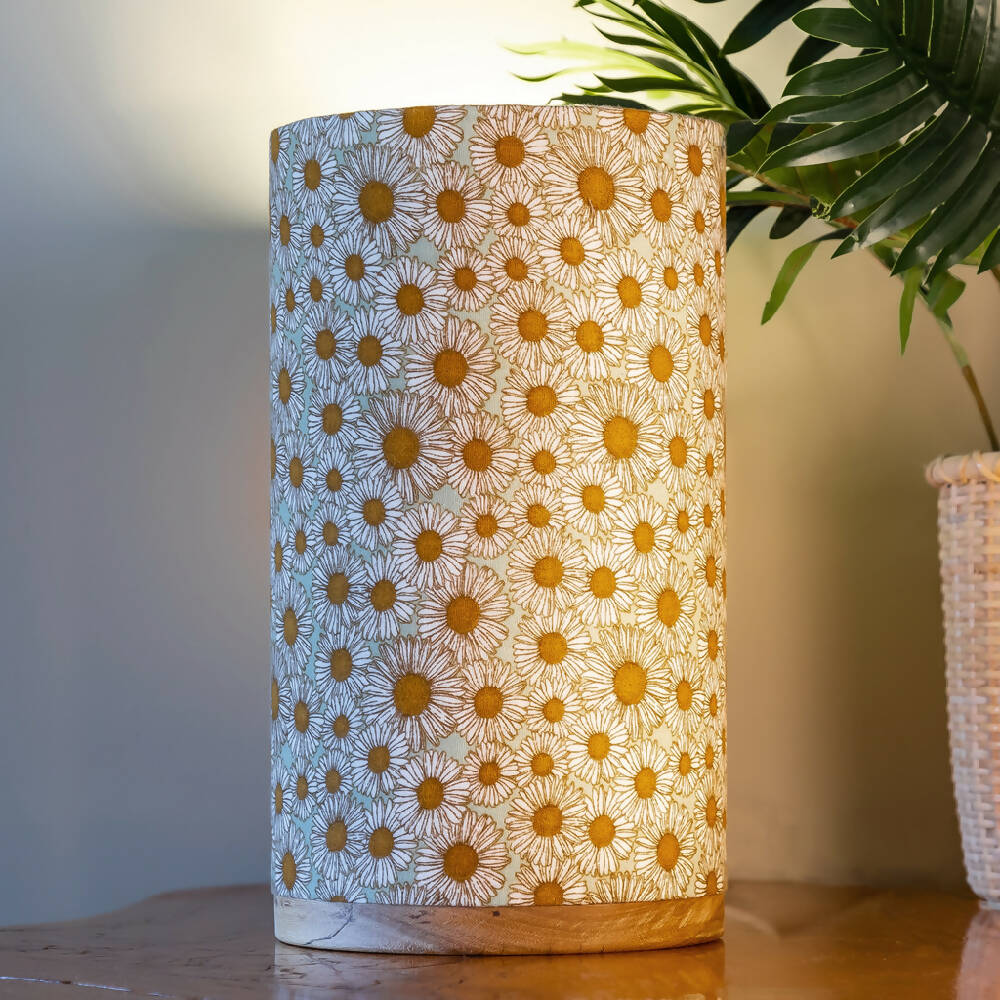 Australian_Handmade_Table_Lamp_Daisies_Lit