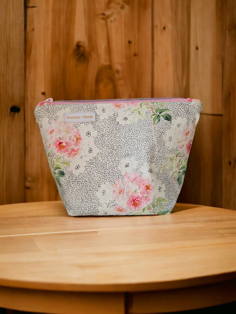 Floral Cosmetic, Make-up Zippered Pouch