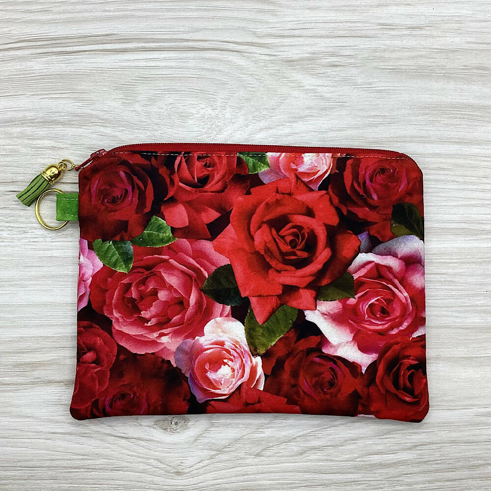 Red Roses Zip Pouch (21cm x 16cm) Fully lined, lightly padded