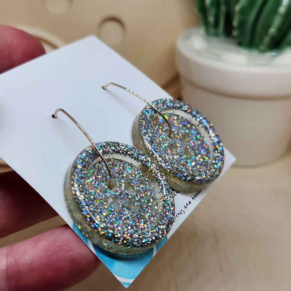 Dangle Earrings - Billie Button Silver - Resin - Hoop