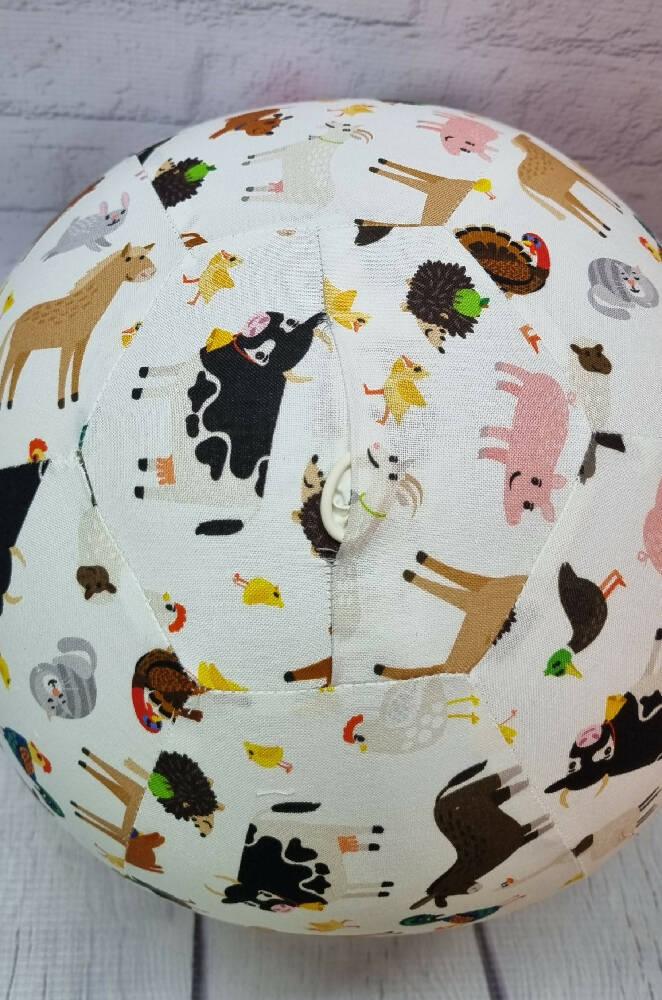 Balloon Ball: Farmyard fun: solid print style