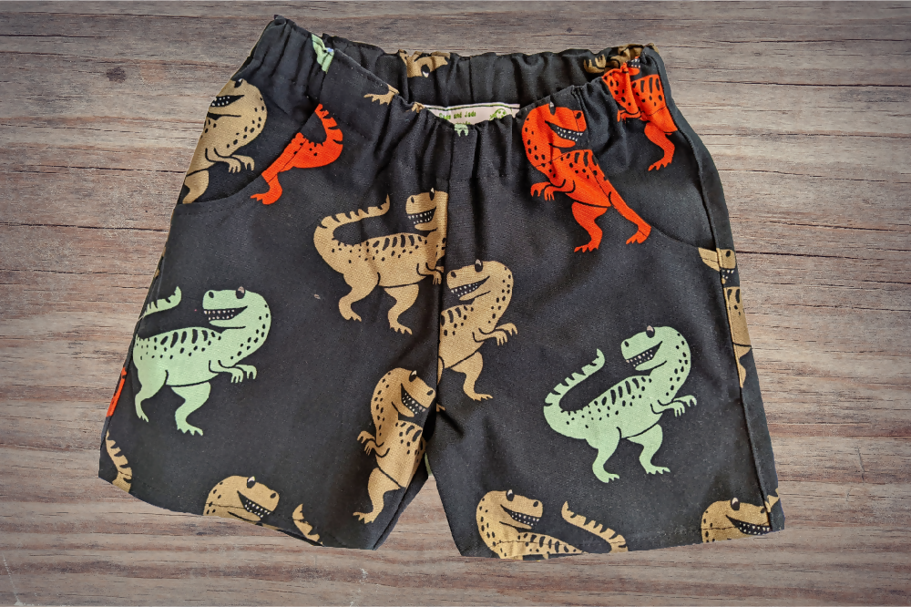 Black Dinosaur Shorts Front_InPixio_InPixio_N_InPixio_WX