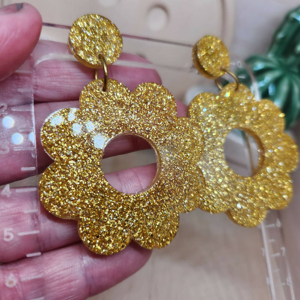 Dangle Earrings GOLDEN FLOWER - Resin - Stud Top