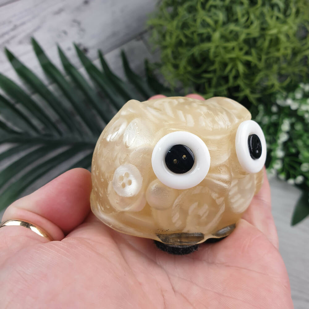 Ornament Owl White Buttons Resin Addicted to Buttons  (7)