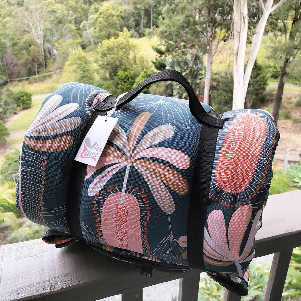 Picnic and beach quilted blanket . XL size 143 cm x 170 cm